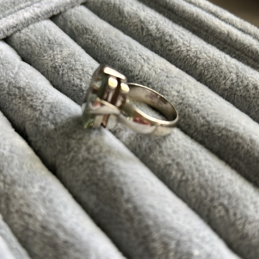 Women’s Green Tourmaline Rectangle shaped ring set in 925 stamped Silver. SZ 7.5 - Picture 8 of 9